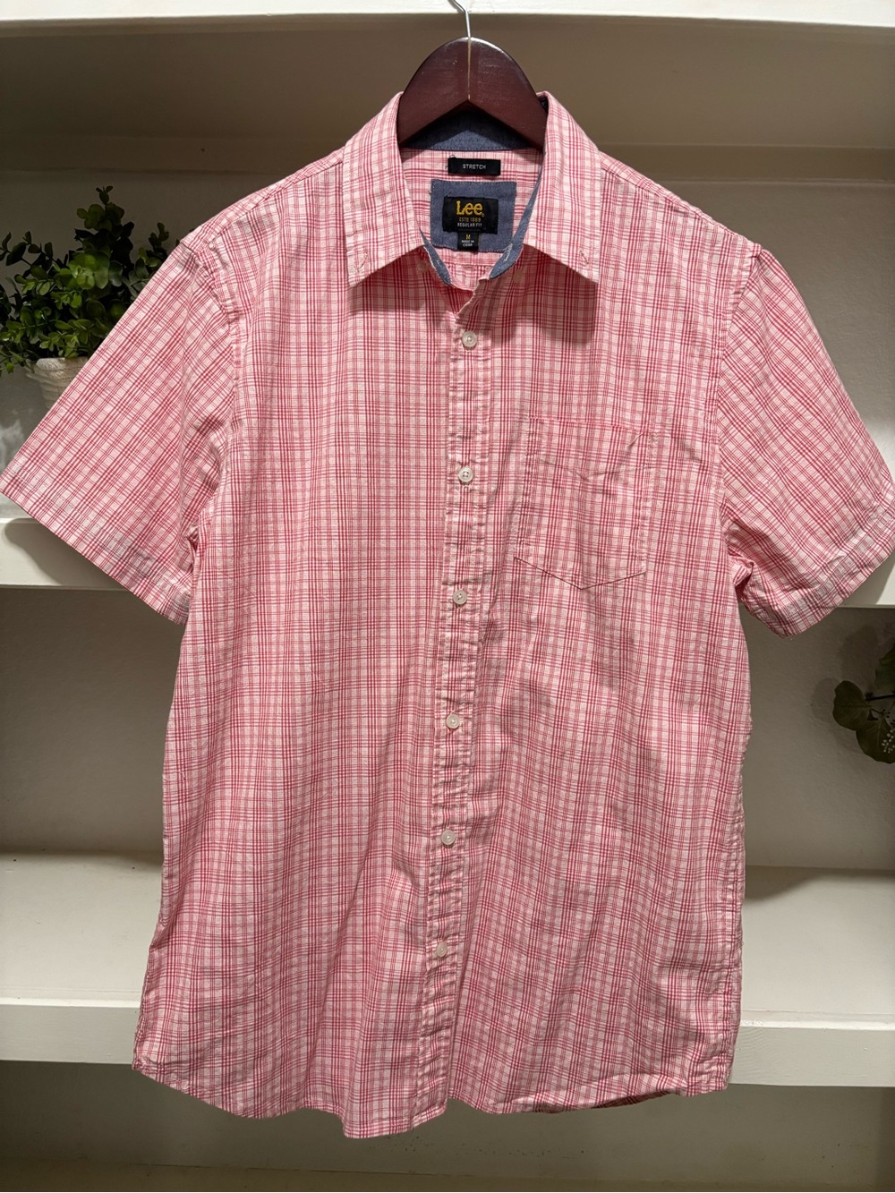 Lee Men's Pink White Plaid Short Sleeve Button-Down Shirt